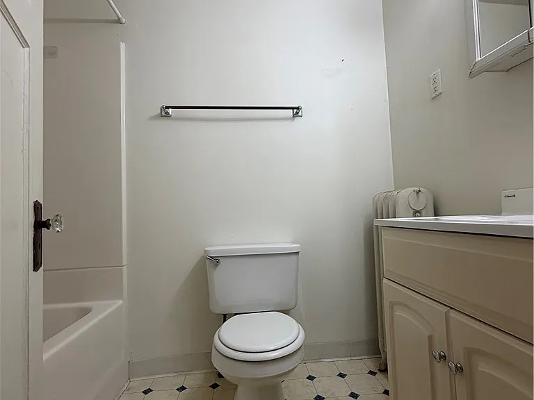 5730 Howe St #1 — Photo 9