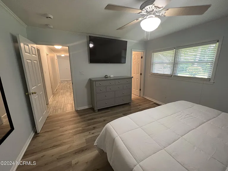 518 Rose Ave — Photo 7