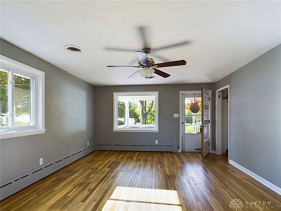 4th image of 115 Jefferson St