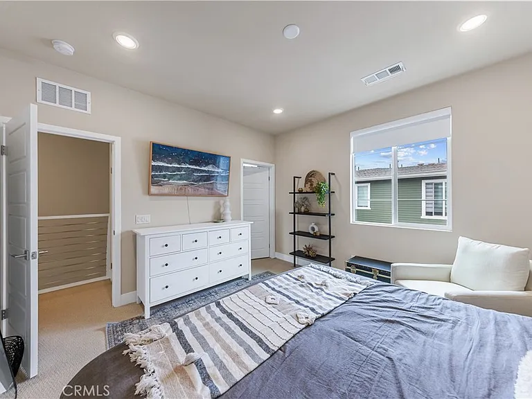 1484 W Sunrise Ln — Photo 6