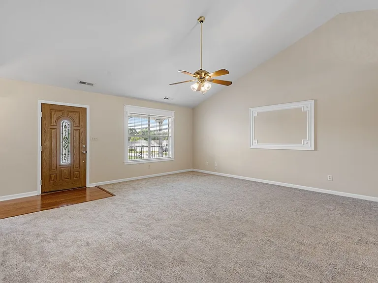 124 Cornelson Dr — Photo 6