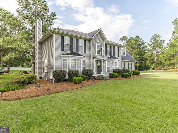 3rd image of 300 Saddle Creek Dr