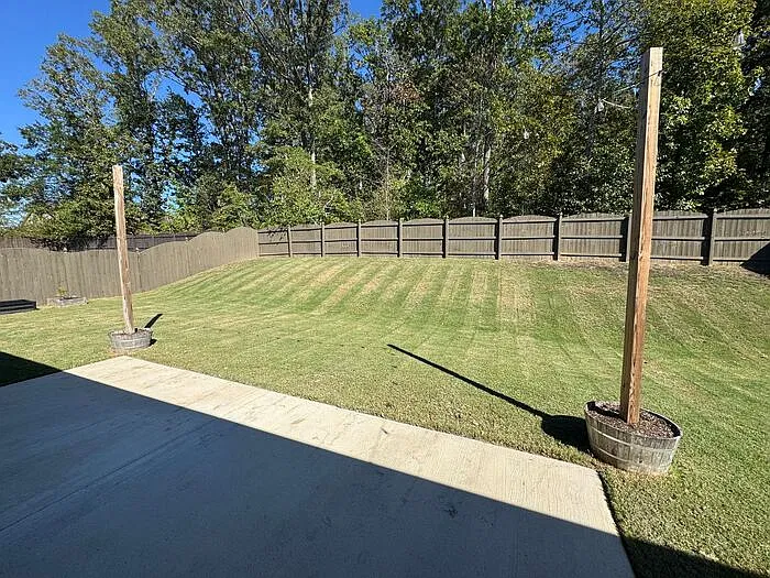 3 bed, 2.5 bath, 2270 sqft, $2,200 — Photo 2