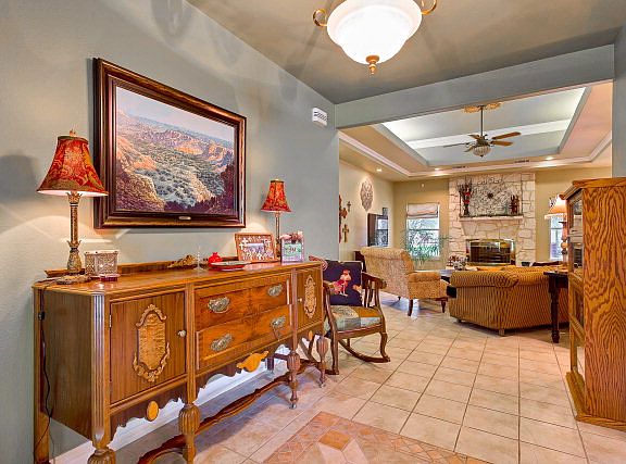 3rd image of 700 Liveoak Dr