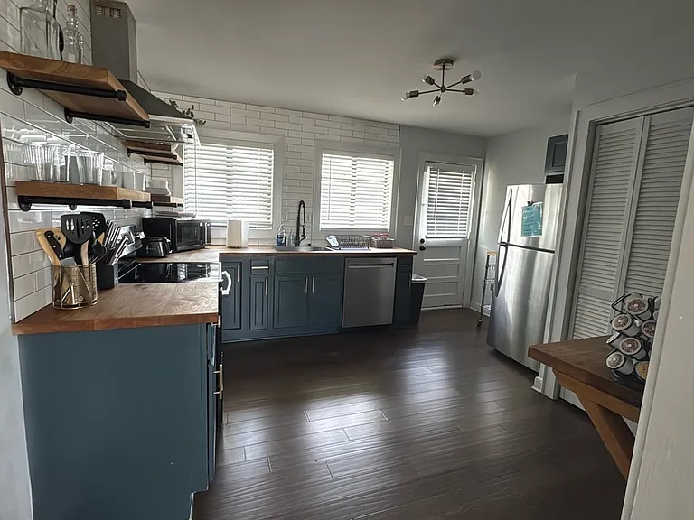 907 White St SW — Photo 29