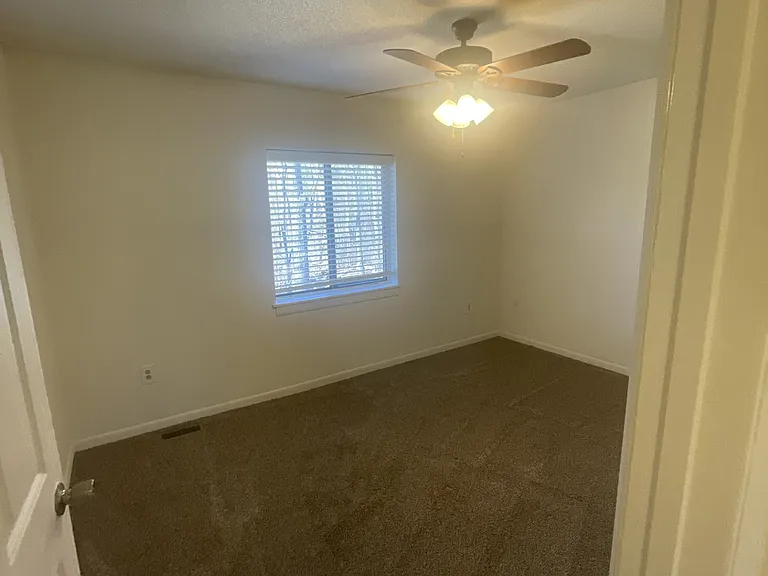 Deer Run Apartments — Photo 34