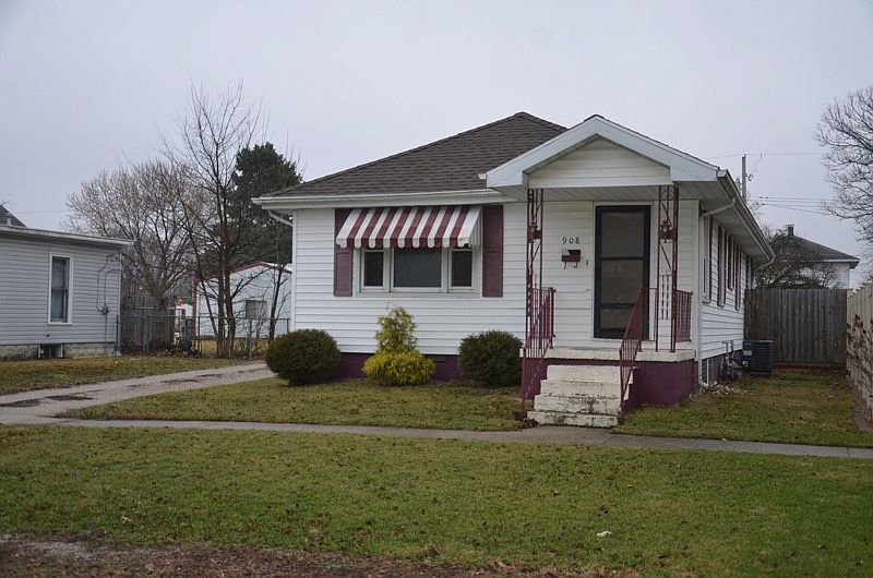 908 N 11th St, Mattoon, IL 61938 Zillow