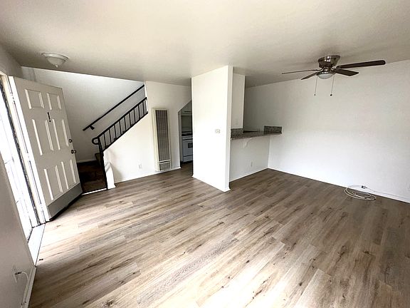 2nd image of 1048 Newport Ave APT 1