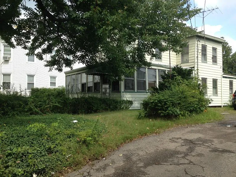 322-326 W Broadway photo 1