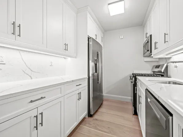 155 West 68th Street image 4 of 10