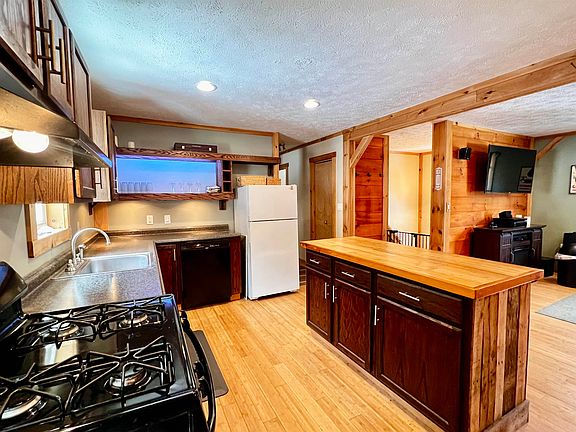 5th image of 883 Osgood Hill Road