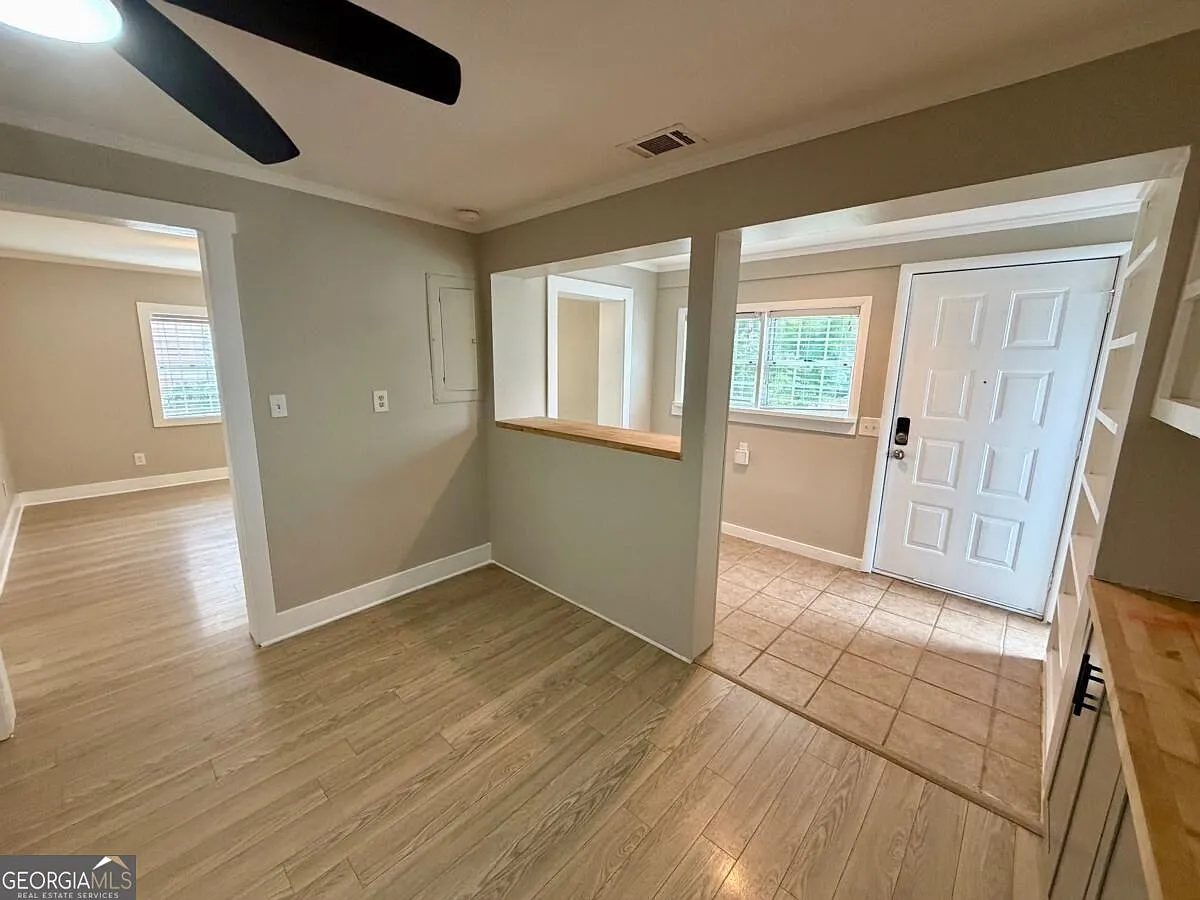2 bed, 1.0 bath, 1017 sqft, $1,800 — Photo 3