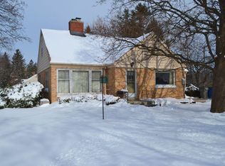 7054 N 107th St, Milwaukee, WI 53224