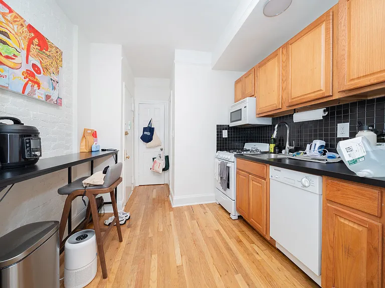 344 W 17th St #B1 — Photo 7