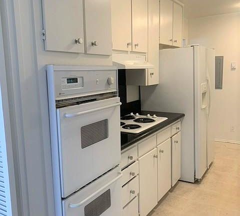 2nd image of 1932 Overland Ave APT 204