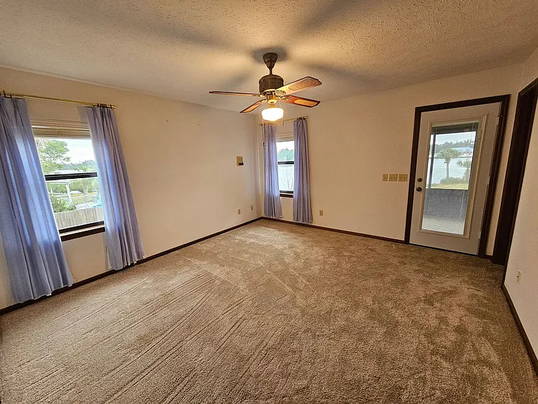 1437 Parkway Dr — Photo 14