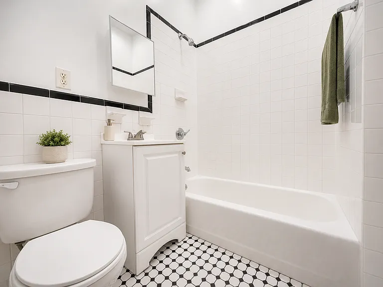 552 W 184th St #1 — Photo 4