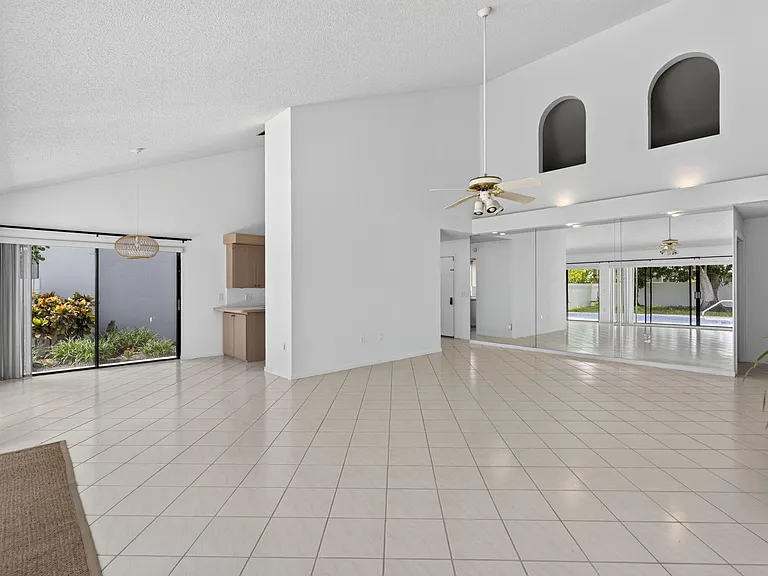 223 E River Park Dr — Photo 12