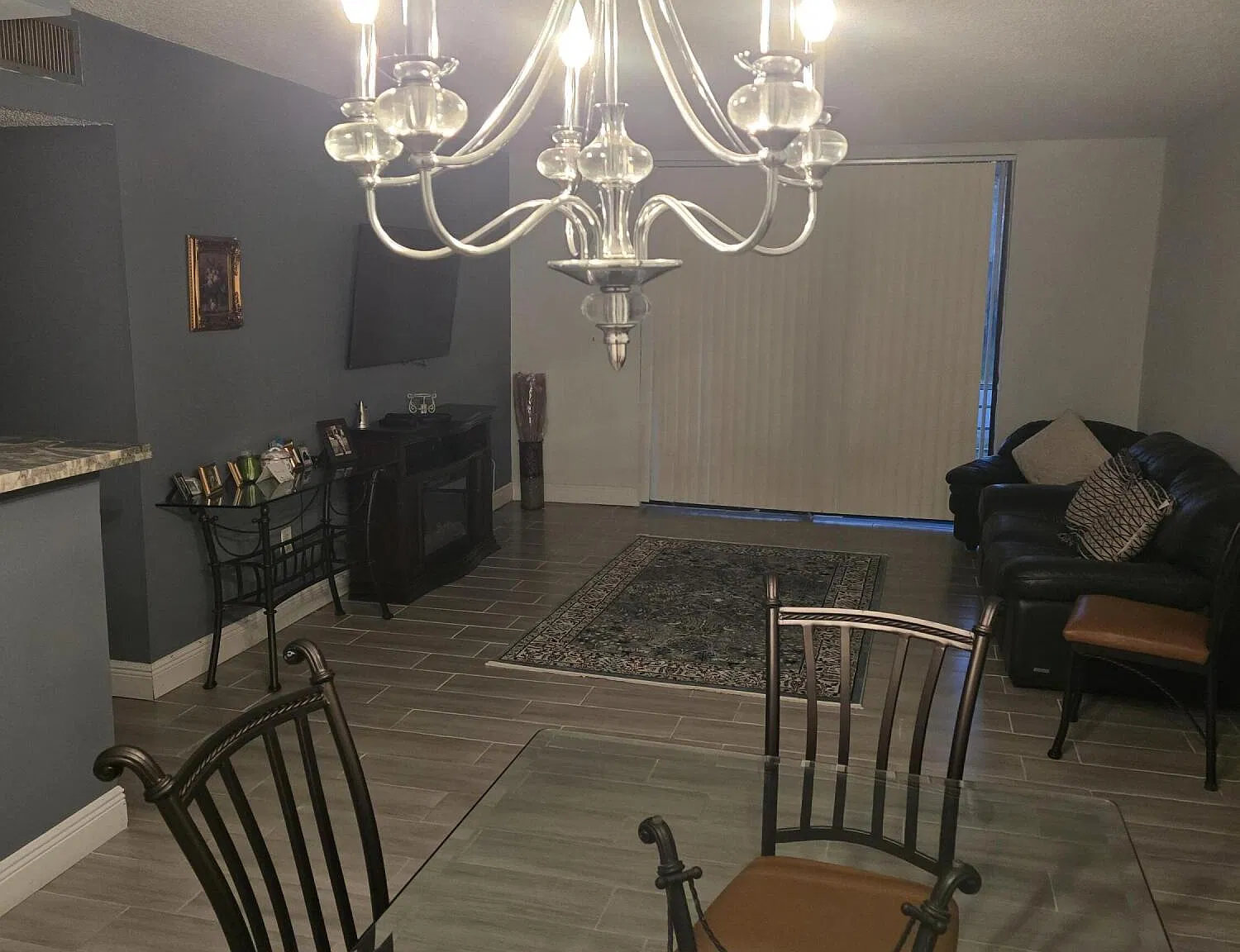 1 bed, 1.0 bath, 748 sqft, $1,300 — Photo 2