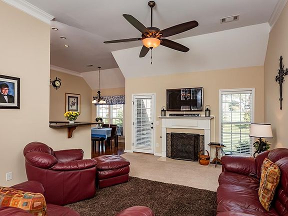 4th image of 1036 Pittman Dr