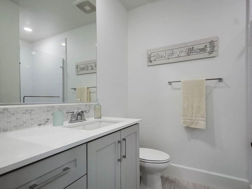 1st image of 825 Santa Barbara Pl