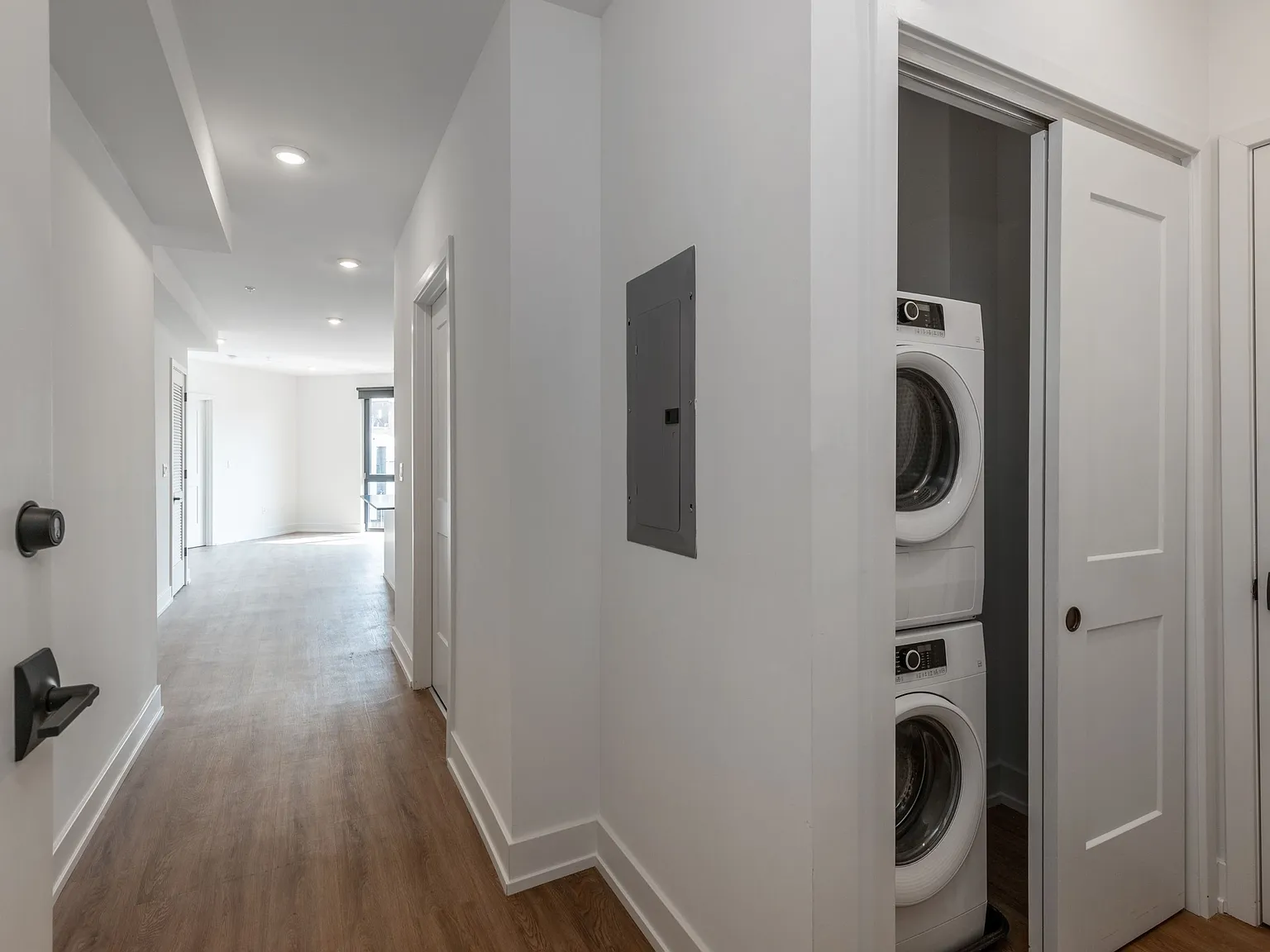 2 bed, 1000 sqft, $2,150 — Photo 4