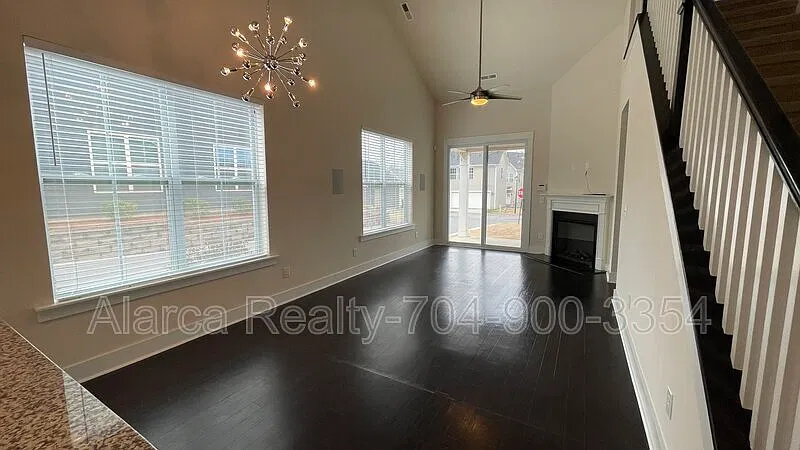 3 bed, 2.5 bath, 1700 sqft, $1,750 — Photo 4