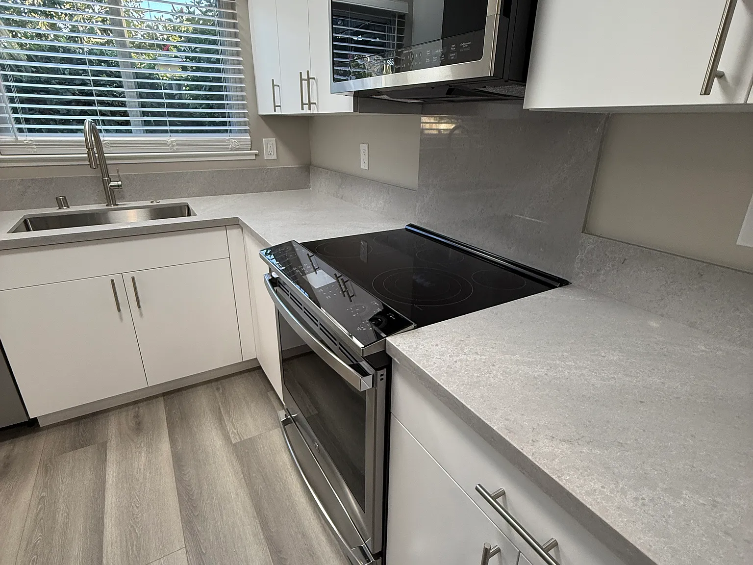 2 bed, 962 sqft, $4,295 — Photo 4