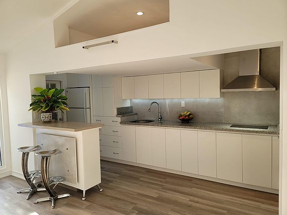 4th image of 975 NE 128th St #2