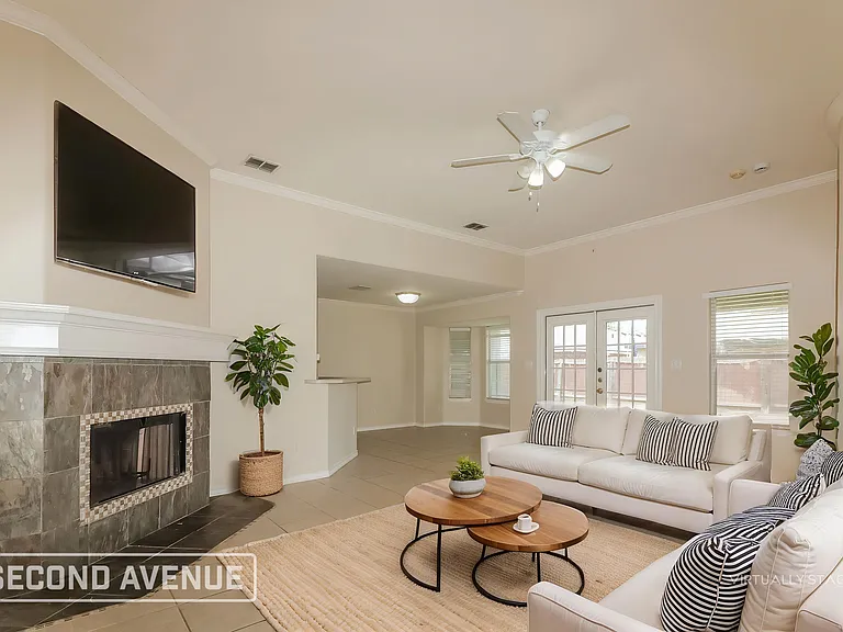 3818 Kitty Ln — Photo 2