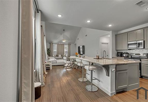 5th image of 4011 Logan Dr