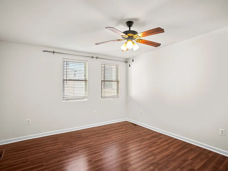 235 S Highland Ave — Photo 10