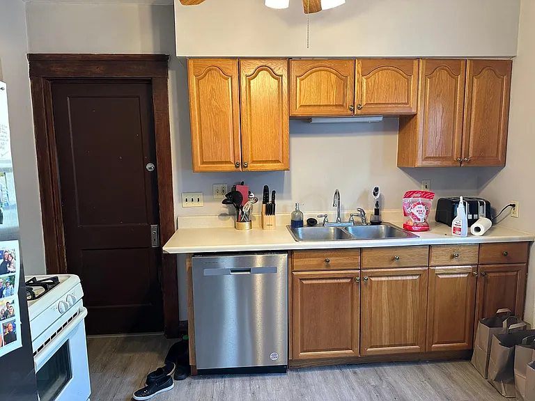 1318 W 102nd St #2 — Photo 3