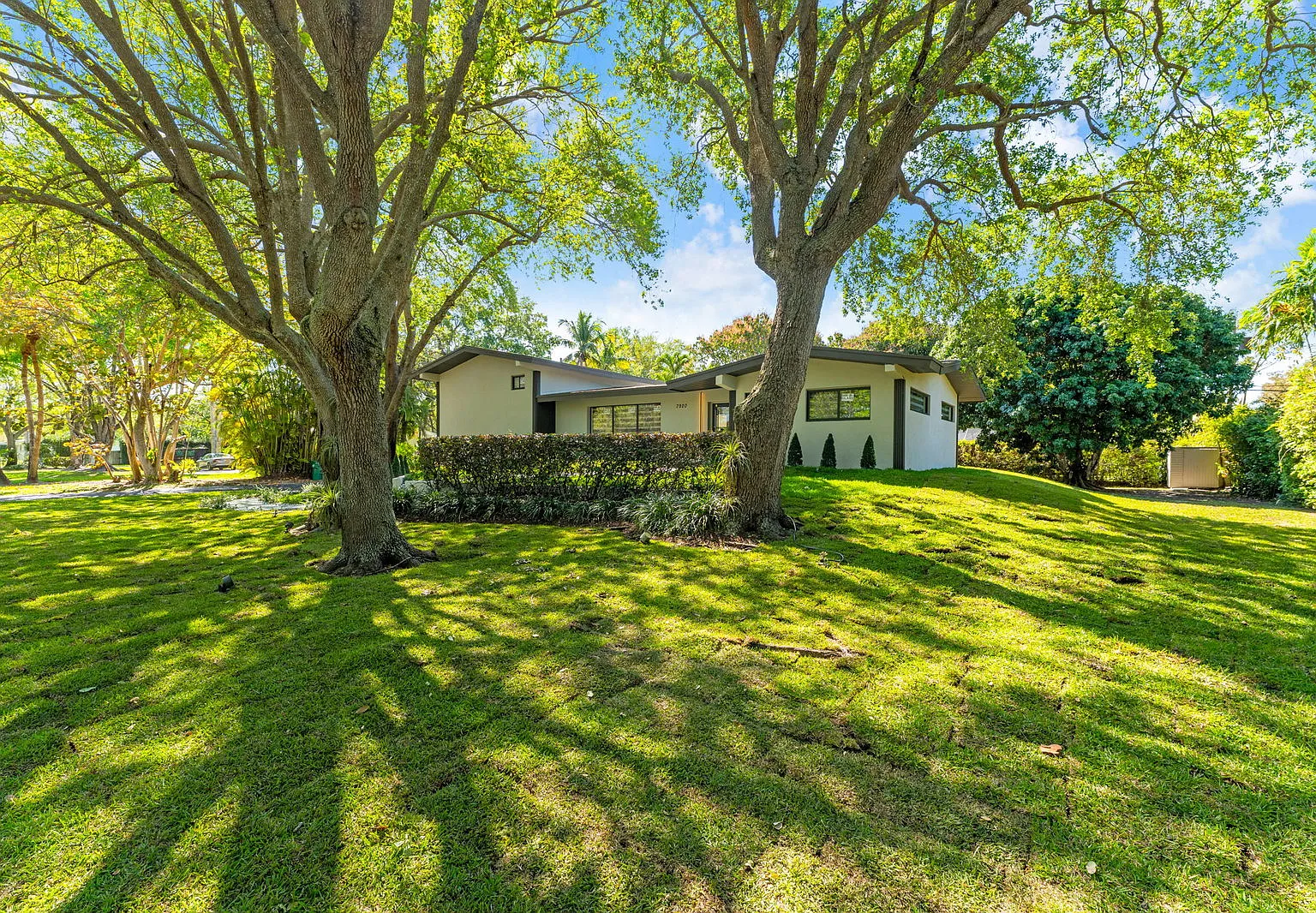 3 bed, 2.0 bath, 2184 sqft, $9,975 — Photo 1