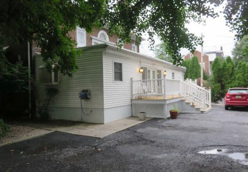 2nd image of 418 Chestnut St