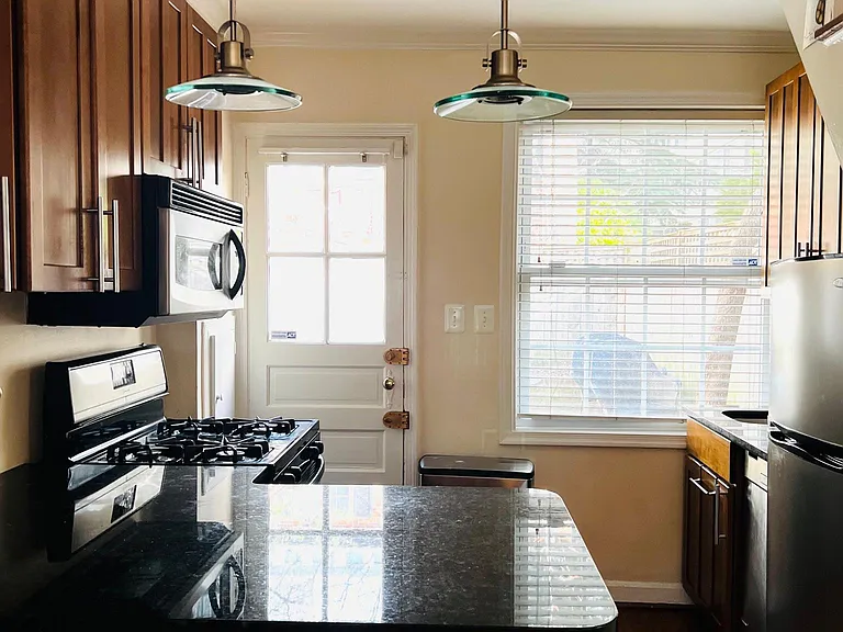 8 Snows Ct NW — Photo 5