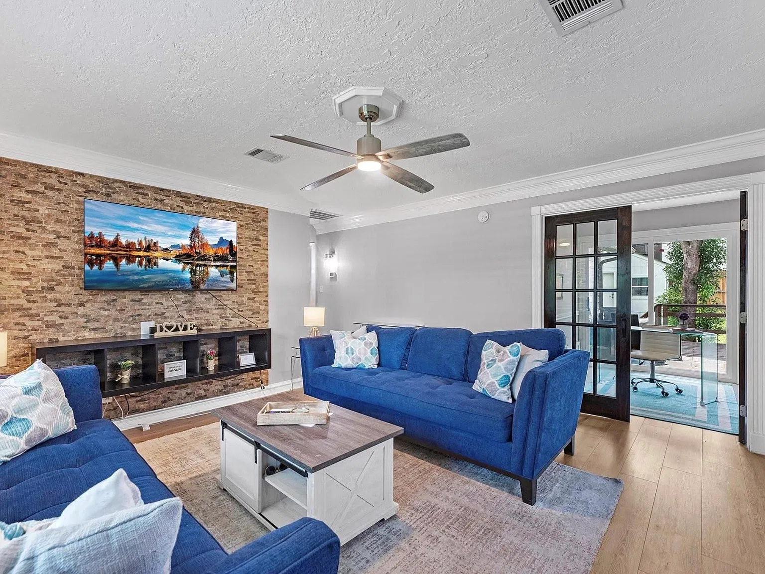 3 bed, 1.5 bath, 1168 sqft, $2,495 — Photo 3