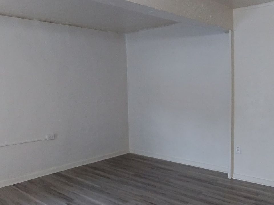 Building Photo 4