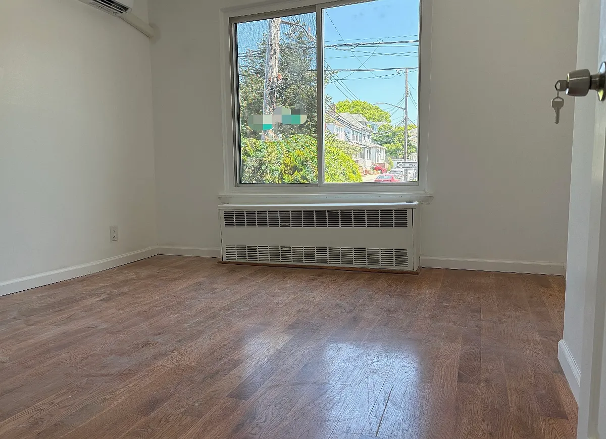 Building Photo - 12-12 117th St #1F