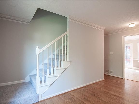 4th image of 981 Camden Hill Ct