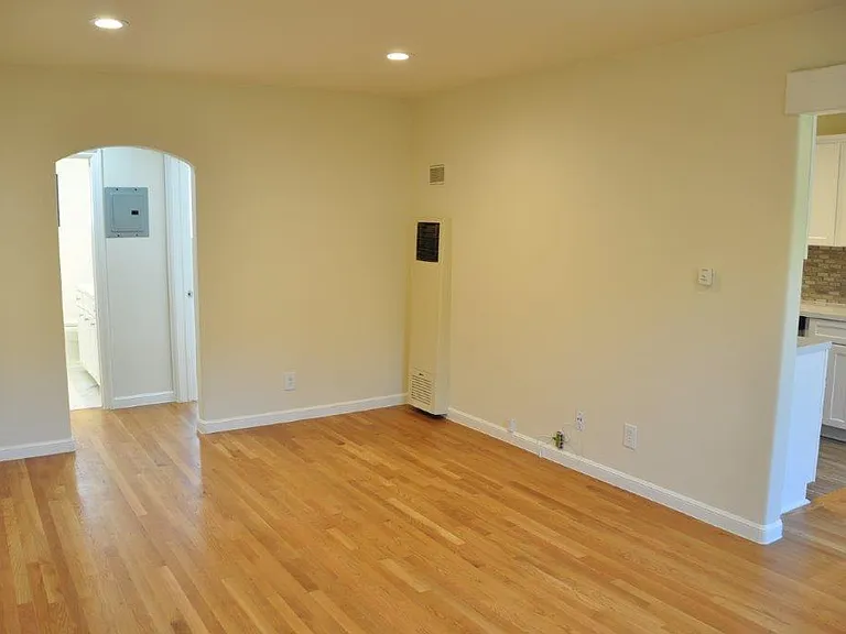 828 N Martel Ave #2 — Photo 15