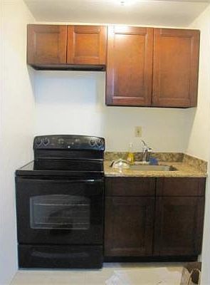 5th image of 100 Washington St APT 6