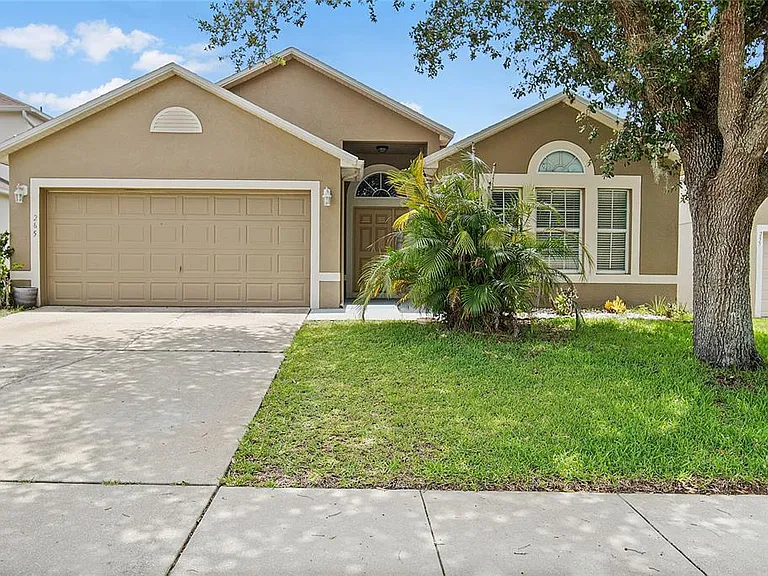 265 Jocelyn Dr — Photo 2
