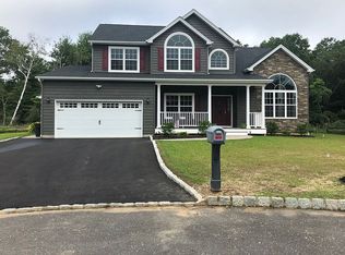 7 Melissa Ct, Miller Place, NY 11764