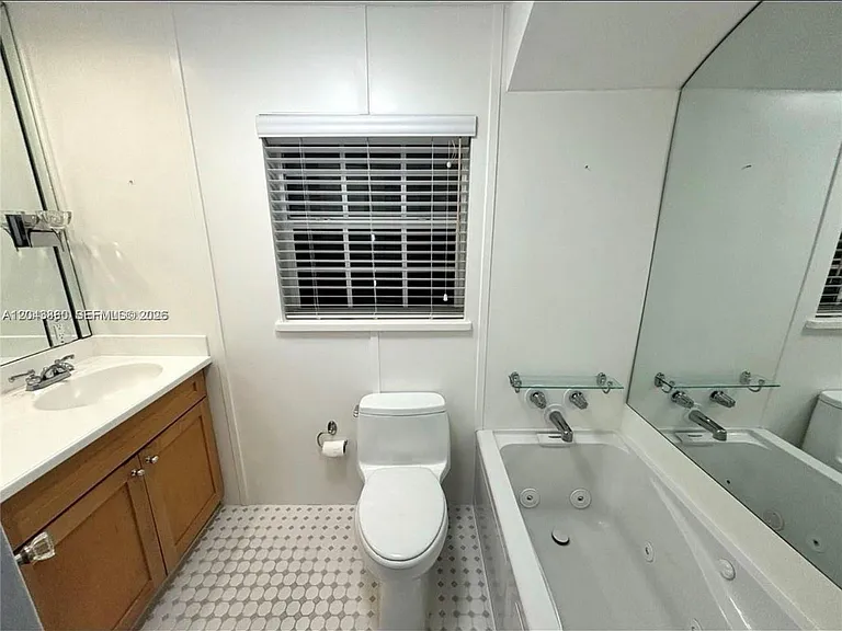 1056 Harrison St — Photo 22