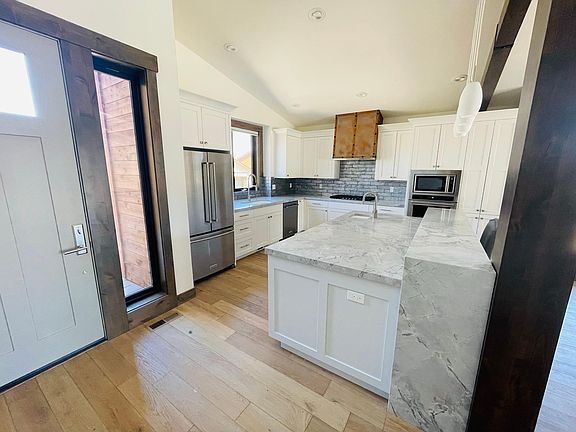3rd image of 2914 Portrush Dr