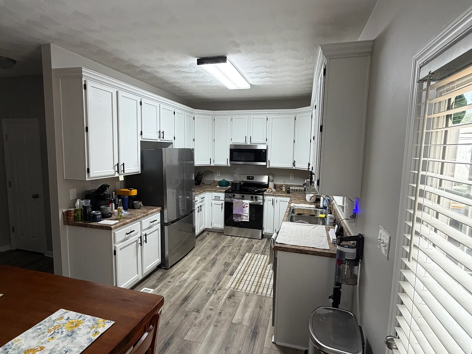 3 bed, 2.5 bath, 1424 sqft, $2,500 — Photo 2