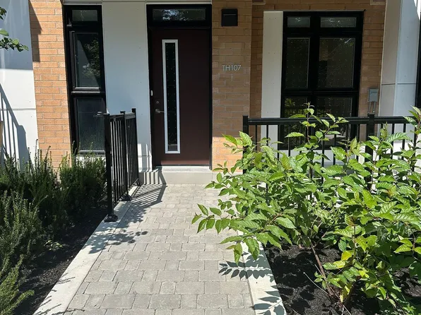 155 Canon Jackson Dr #107, Toronto, ON M6M 0E1