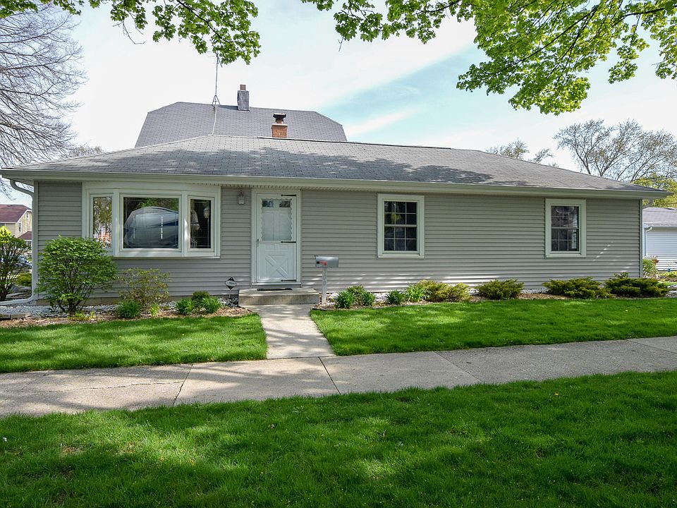 1st image of 300 E Laflin Ave