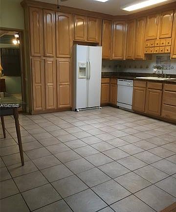 3rd image of 320 Columbus Pkwy #1-2